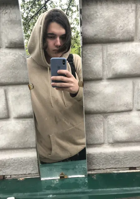 Я Дима, 23, из Чернигова, ищу знакомства без обязательств