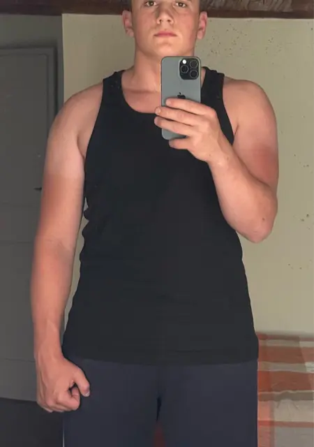 Я Роман, 18, из Рима, ищу знакомство для вирта