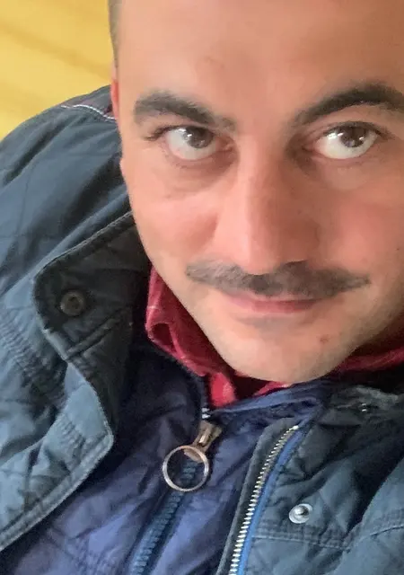 Yahia из Гослар, ищу на сайте дружбу