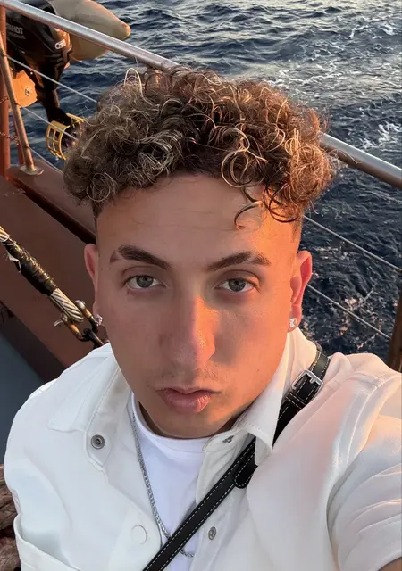 Roberto de Leganés, tengo 23 años, listo para conocer para relación abierta