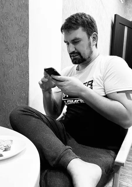 I'm Aleksandr, 40 from Swindon, seeking connections for long-term