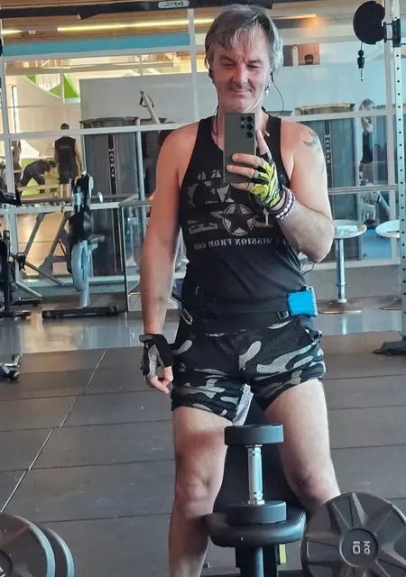 Soy Nando, 48 años de Alicante, busco conocer gente para conversación virtual