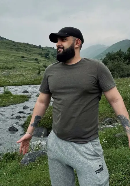 Влад из Гайсина, ищу на сайте знакомства на одну ночь