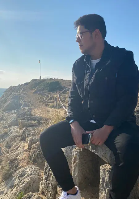 André