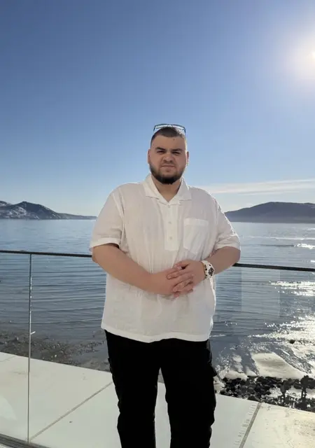 Soy Ilya, 22 años de Málaga, busco conocer gente para chatear