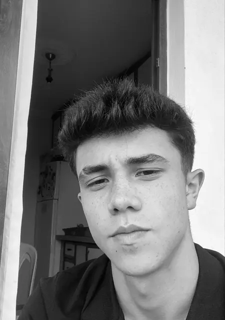 Я Mahmut, 18, из Османия, ищу знакомство для общения