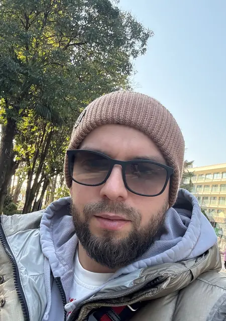 Alex из Бангкока, ищу на сайте общение