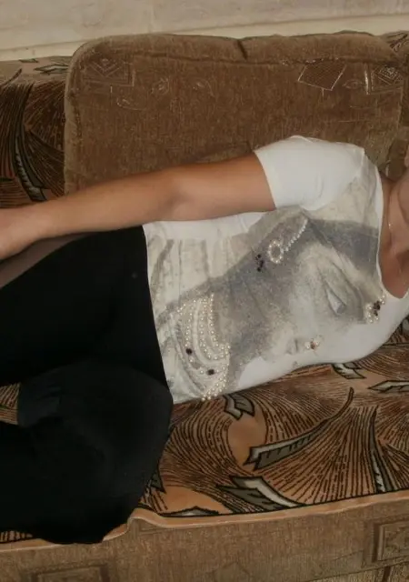 Олеся из Луганска, мне 55, познакомлюсь на одну ночь