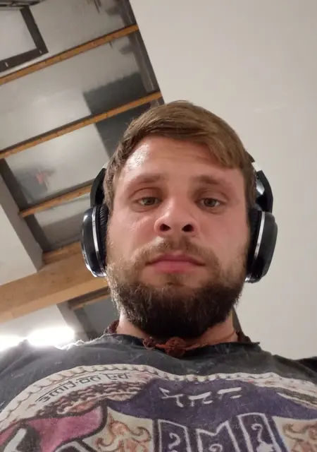 Я Вадим, 33 років, знайомлюсь для приємного проведення часу у Рівному