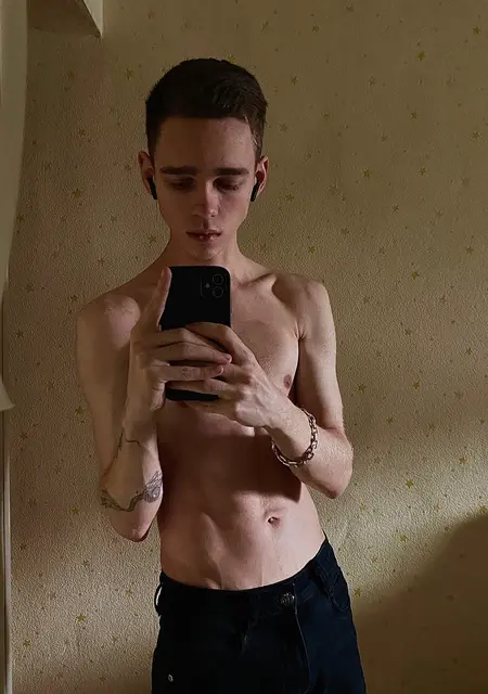 Я Дмитро, 21 років, знайомлюсь для вірт у Харкові