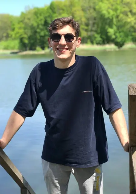 Я Миша, 26, из Харькова, ищу знакомство для приятного времяпровождения