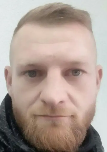 Александр из Каменского, мне 38, познакомлюсь на одну ночь