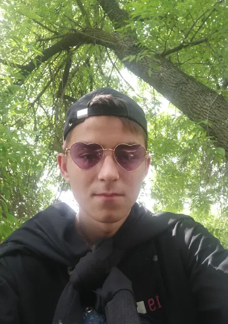 Валерий из Славянска, мне 20, познакомлюсь без обязательств