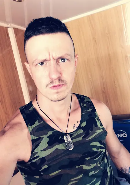 Даниил из Новопскова, мне 28, познакомлюсь на одну ночь