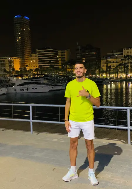 Я Islam, 23, из Аликанте, ищу знакомство для дружбы