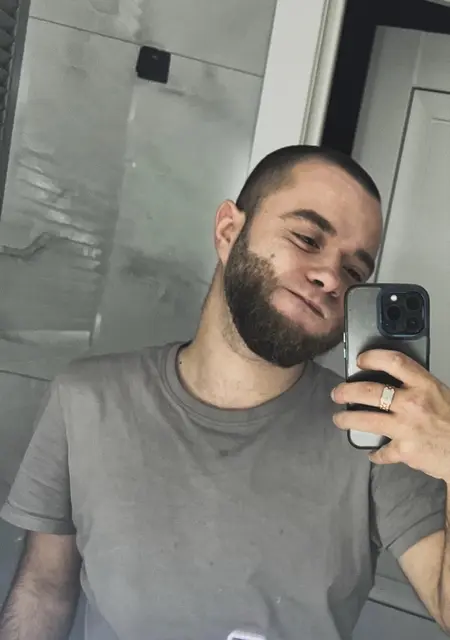 Арам з Донецька, шукаю на сайті знайомства на одну ніч