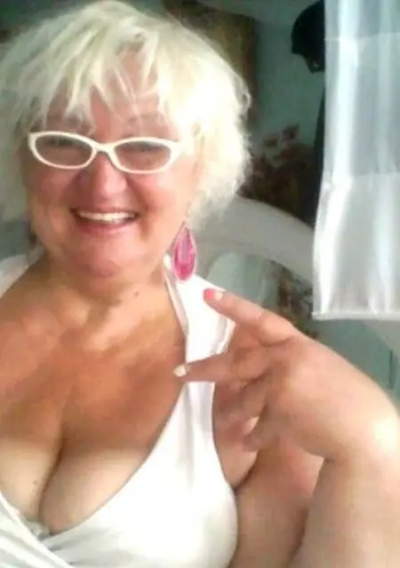 Ирина из Стрыя, мне 64, познакомлюсь на одну ночь