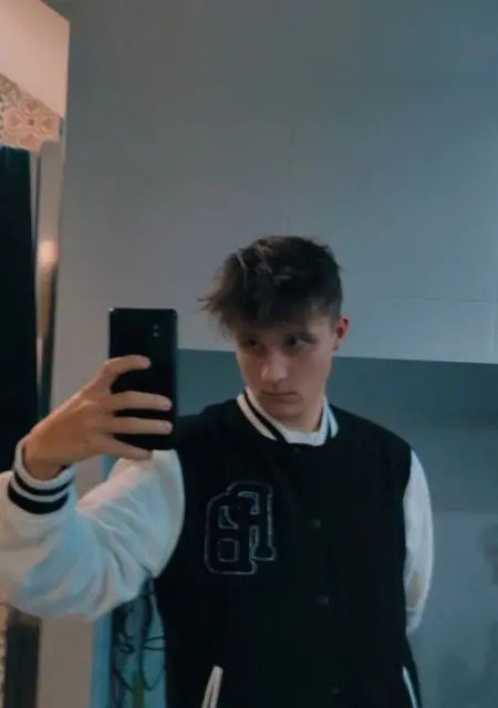 Kamil Mika из Варшавы, мне 19, познакомлюсь