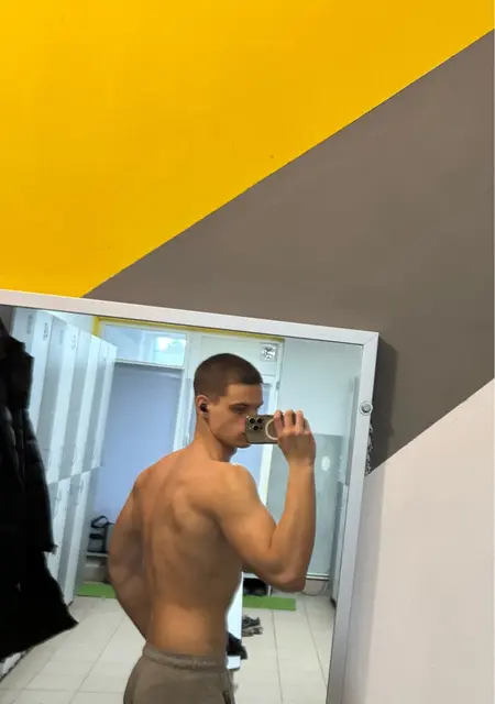 Роман из Львова, мне 19, познакомлюсь для открытые отношения