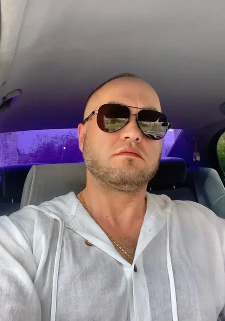 Роман из Караганды, ищу на сайте знакомства на одну ночь