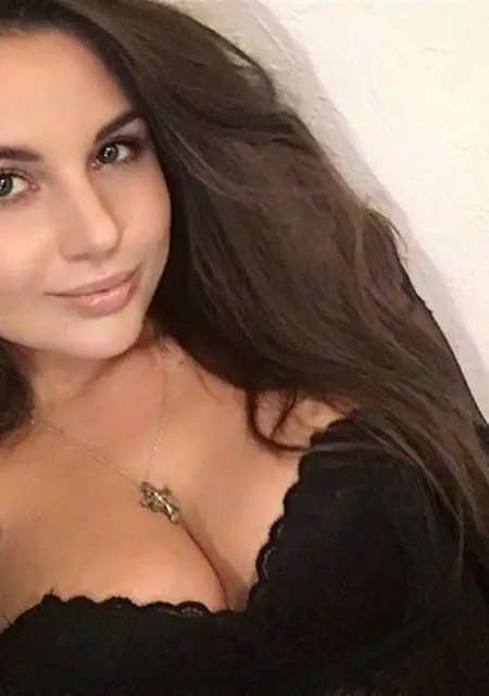 Сучка из Минска, ищу на сайте знакомства на одну ночь