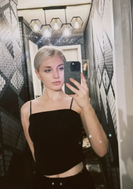 Арина из Астаны, мне 18, познакомлюсь для вирта