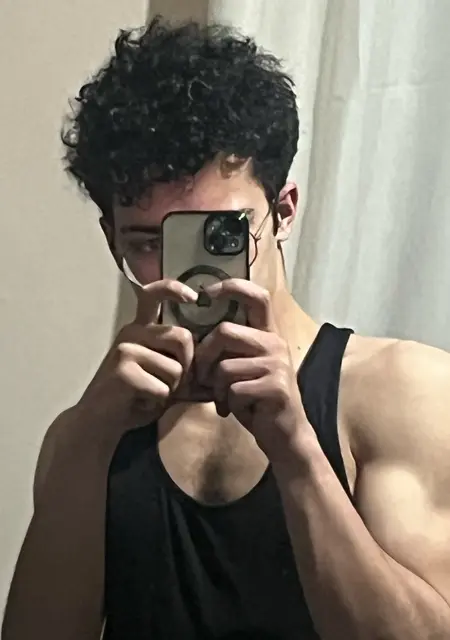 Mert из Стамбула, мне 19, познакомлюсь без обязательств