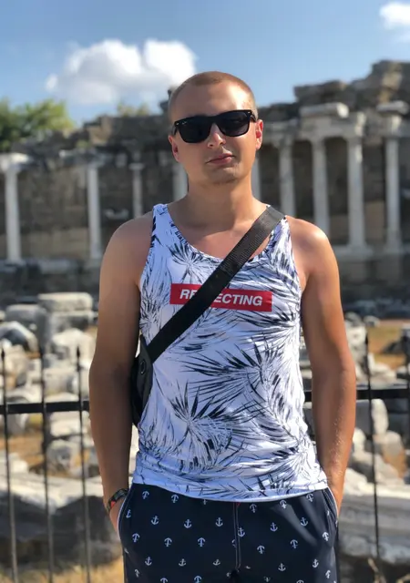 Я Кирилл, 29 років, знайомлюсь для постійних стосунків у Харкові