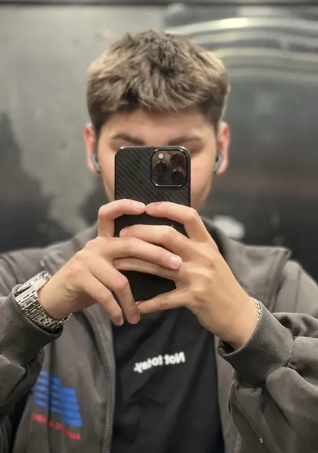 Я Влад, 21, из Донецка, ищу знакомство для открытые отношения