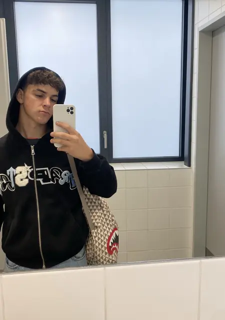 Я Kolya, 18, знакомлюсь для постоянных отношений в Праге