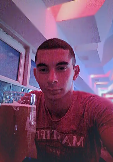 Саша з Ужгорода, шукаю на сайті приємне проведення часу