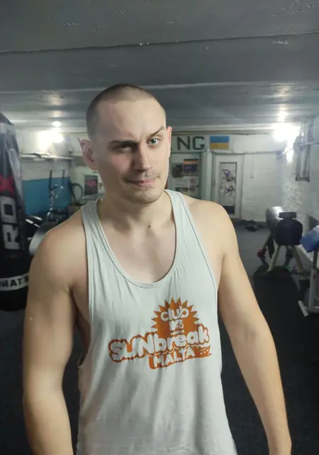 Я Максим, 27, из Белой Церкви, ищу знакомства без обязательств