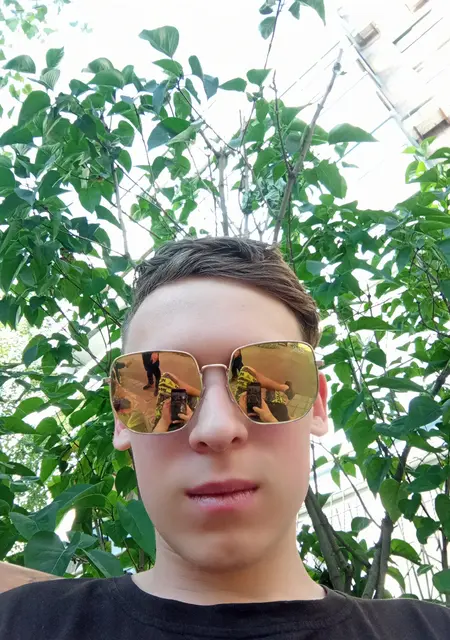 Я Богдан, 21, из Макеевки, ищу знакомства без обязательств