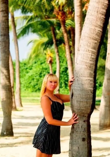 Наталья из Никополя, ищу на сайте приятное времяпровождение