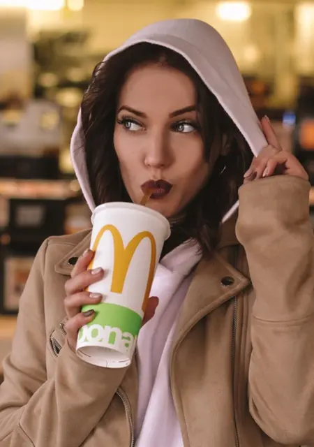 Я Юлия, 25, из Днепра, ищу знакомство для приятного времяпровождения