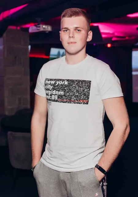 Denis з Чернівців, мені 26 років, познайомлюсь для дружби