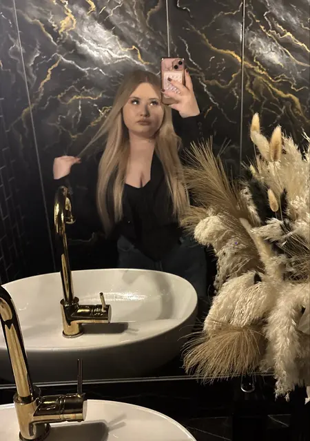 Я Карина, 23, знакомлюсь для постоянных отношений в Франкфурте-на-майне