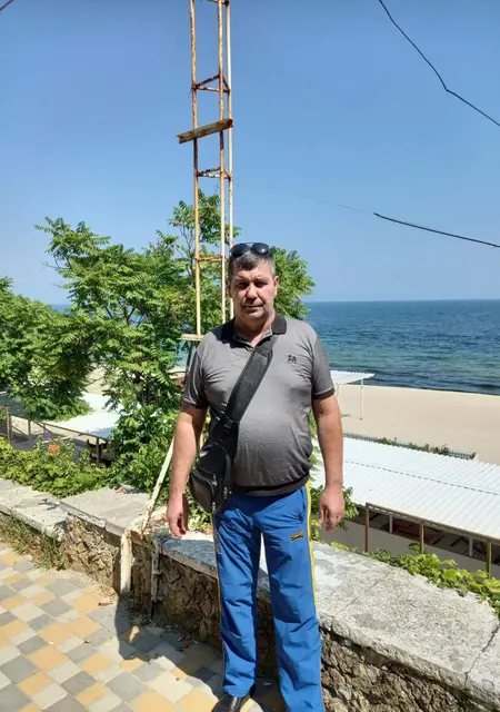 Алекс из Киева, мне 52, познакомлюсь на одну ночь