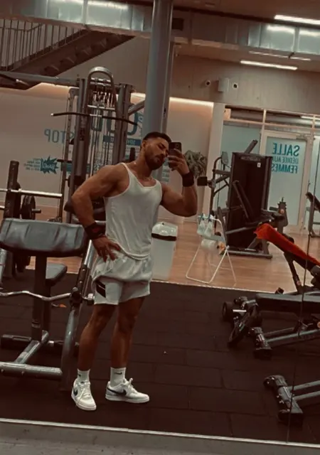 Javad из Фрибура, мне 28, познакомлюсь на одну ночь