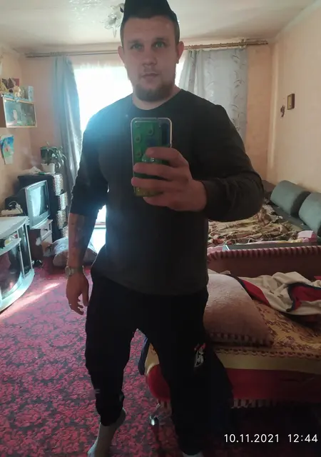 Я Серёга, 31, из Енакиева, ищу знакомства без обязательств