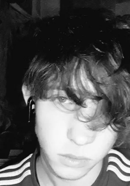 Я Влад, 21, из Киева, ищу знакомства без обязательств