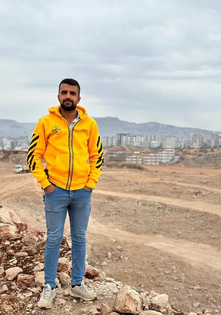 Muhammed из Измира, мне 24, познакомлюсь на одну ночь