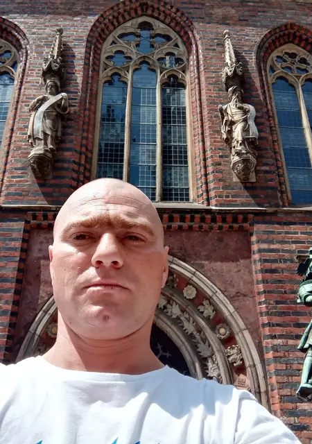 Дмитрий из Черновцов, мне 40, познакомлюсь без обязательств