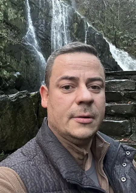 Robertas из Нанитон, мне 36, познакомлюсь на одну ночь