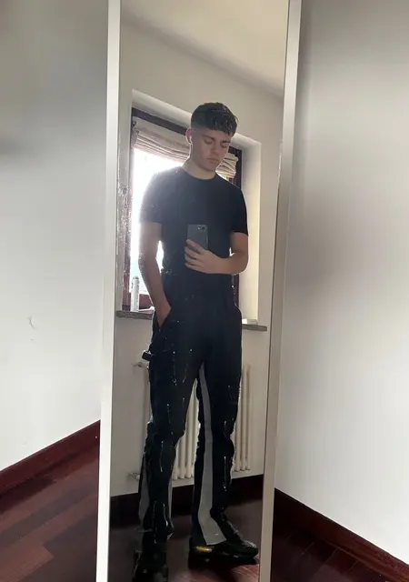 Lorenzooo de Barcelona, tengo 20 años, listo para conocer para lío de una noche