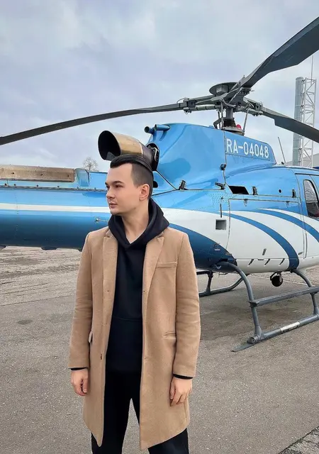 I'm Dmitry, 34, looking to meet for virtual conversation in Reading