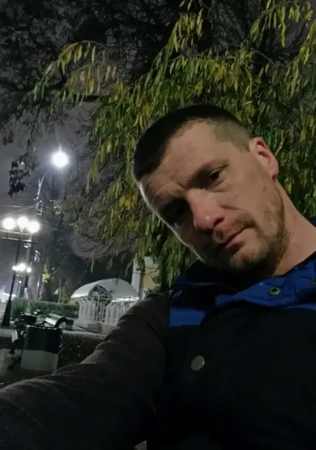 Я Aleksey, 44, знакомлюсь без обязательств в Чернигове