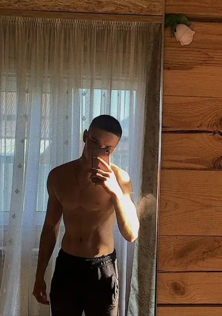 Александр из Чернигова, мне 33, познакомлюсь без обязательств