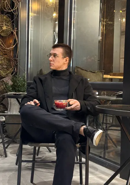 Андрій з Стрий, мені 23 років, познайомлюсь на одну ніч