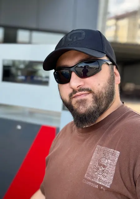 Tudor из Пьятра-Нямц, мне 31, познакомлюсь для приятного времяпровождения